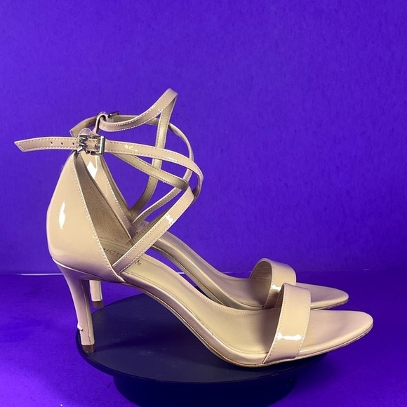 MICHAEL MICHAEL‎ KORS Beige Patent Leather Strappy Sandals Women's Size 8 - Picture 1 of 9